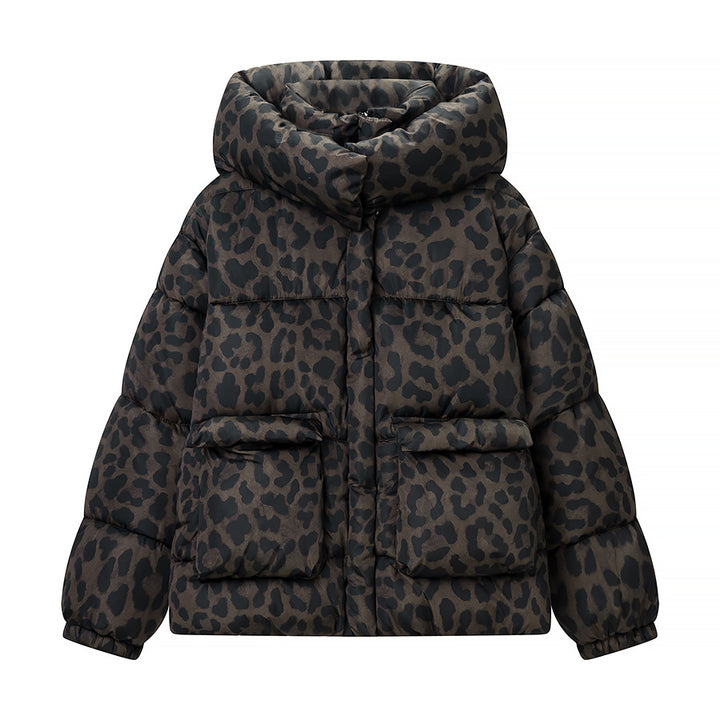 Damen Kurz geschnittene gesteppte Jacke mit hohem Kapuzenkragen, Tunnelzugsaum und Leopardenprint Echo Archiv