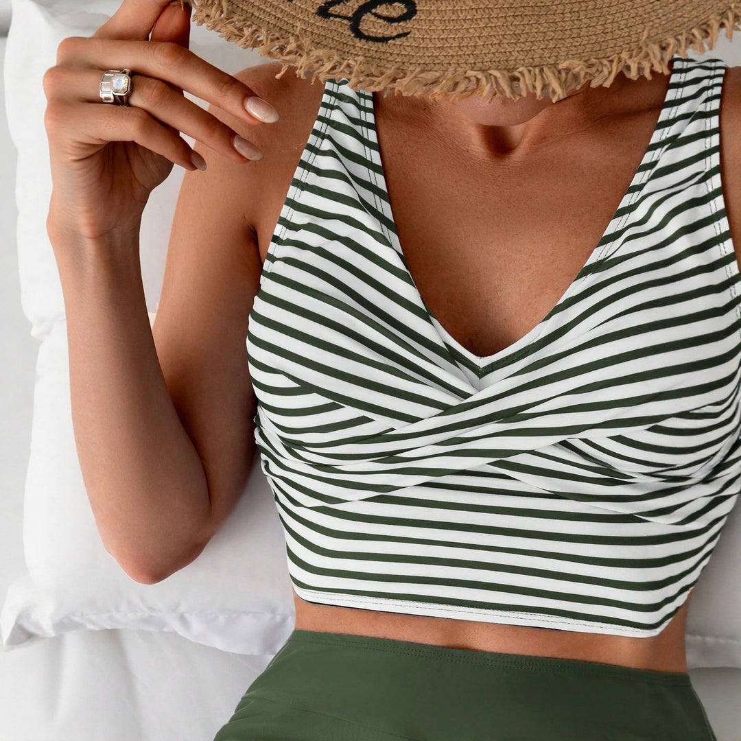 Damen Sportliches Crop-Top und Hochtaillierte Shorts Echo Archiv