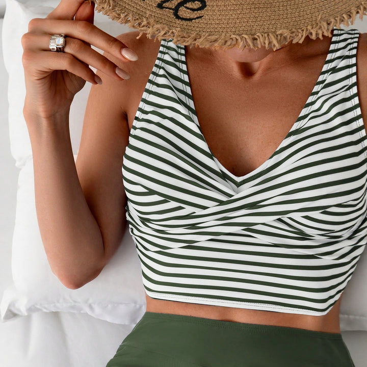 Damen Sportliches Crop-Top und Hochtaillierte Shorts Echo Archiv