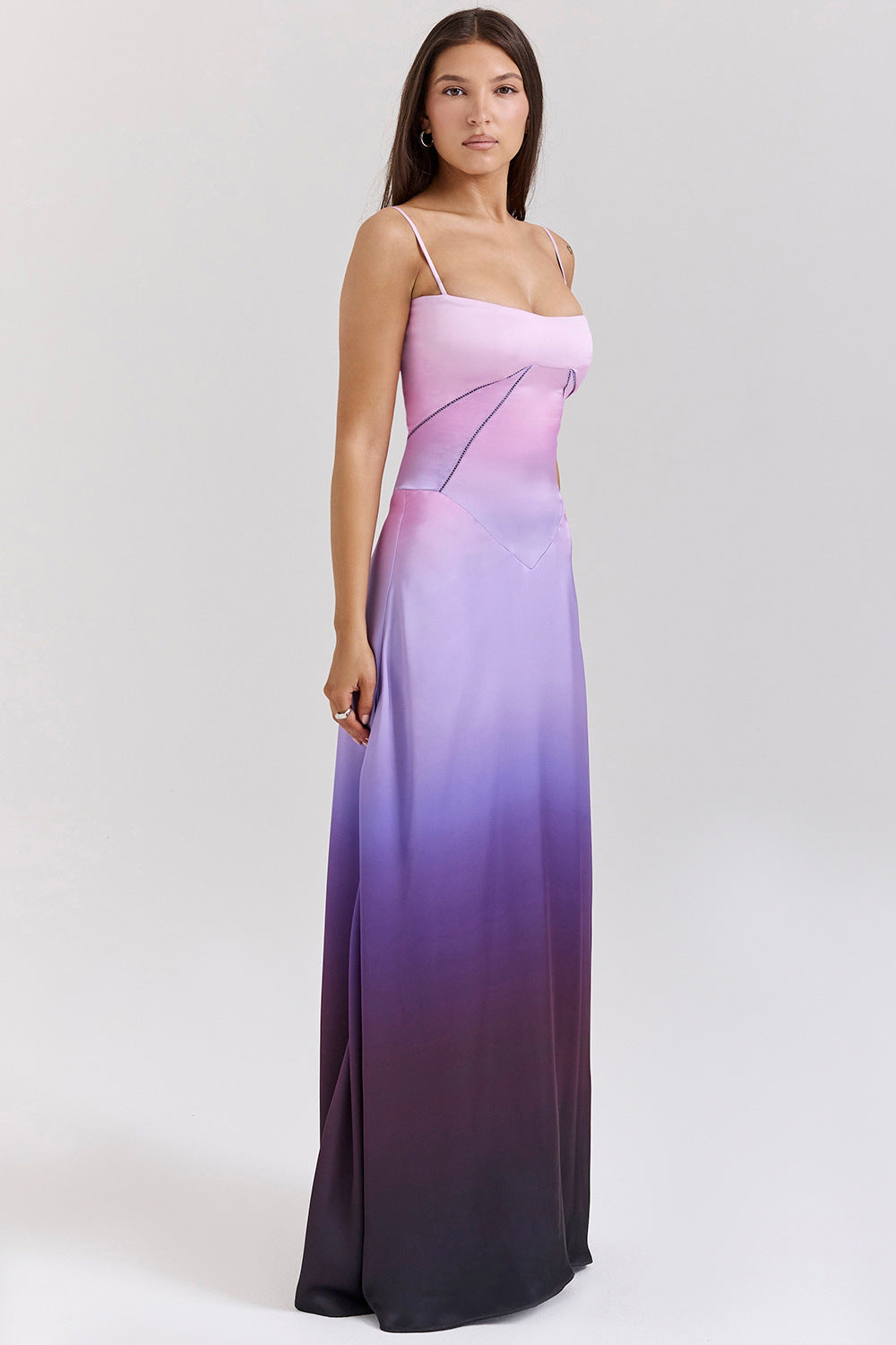 Damen Elegantes Abendkleid mit tailliertem Schnitt und schwingendem Rock Echoarchiv