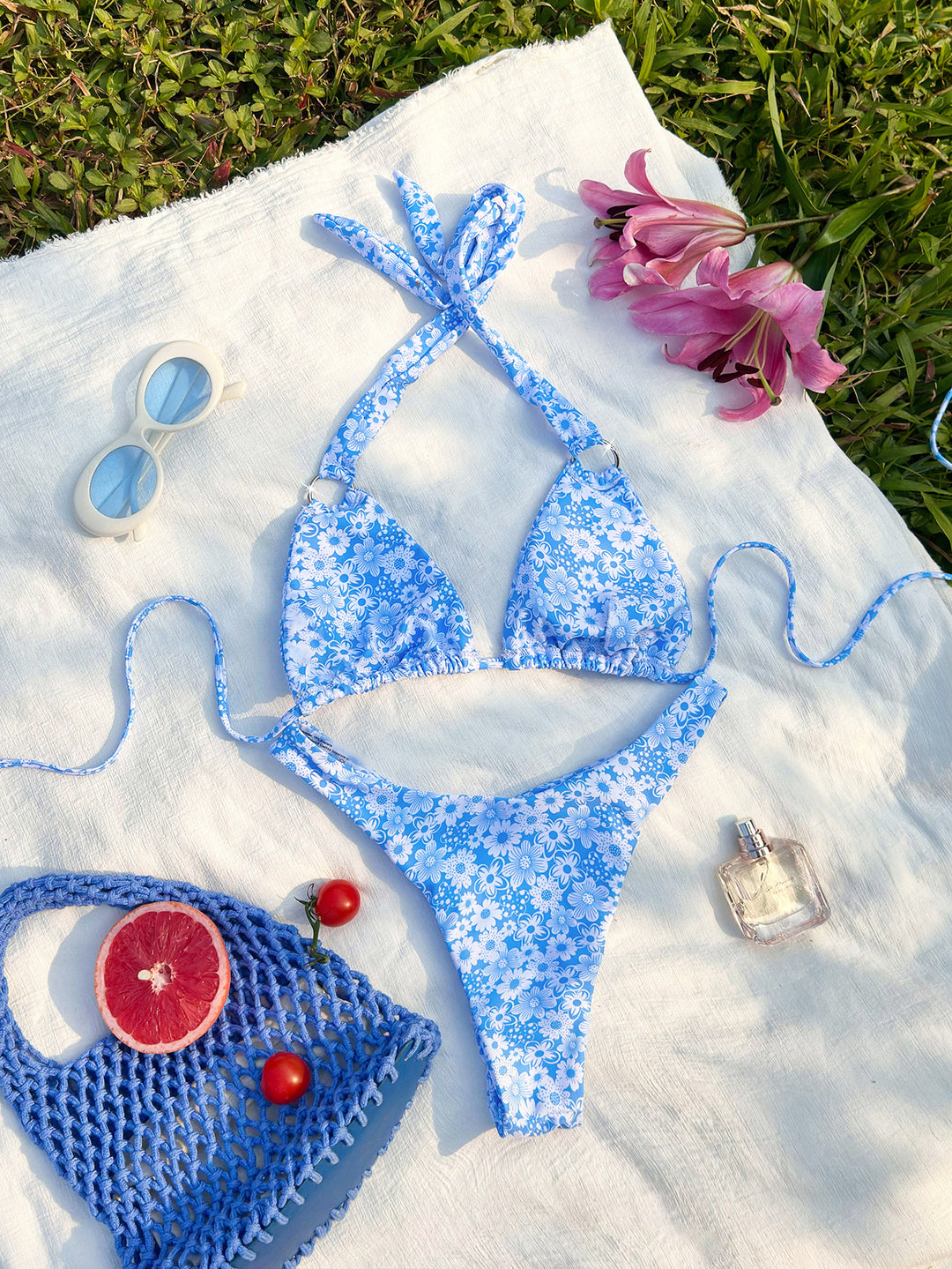 Damen Triangel-Bikini mit verspieltem Blumendesign und modischen Bindebändern Echo Archiv