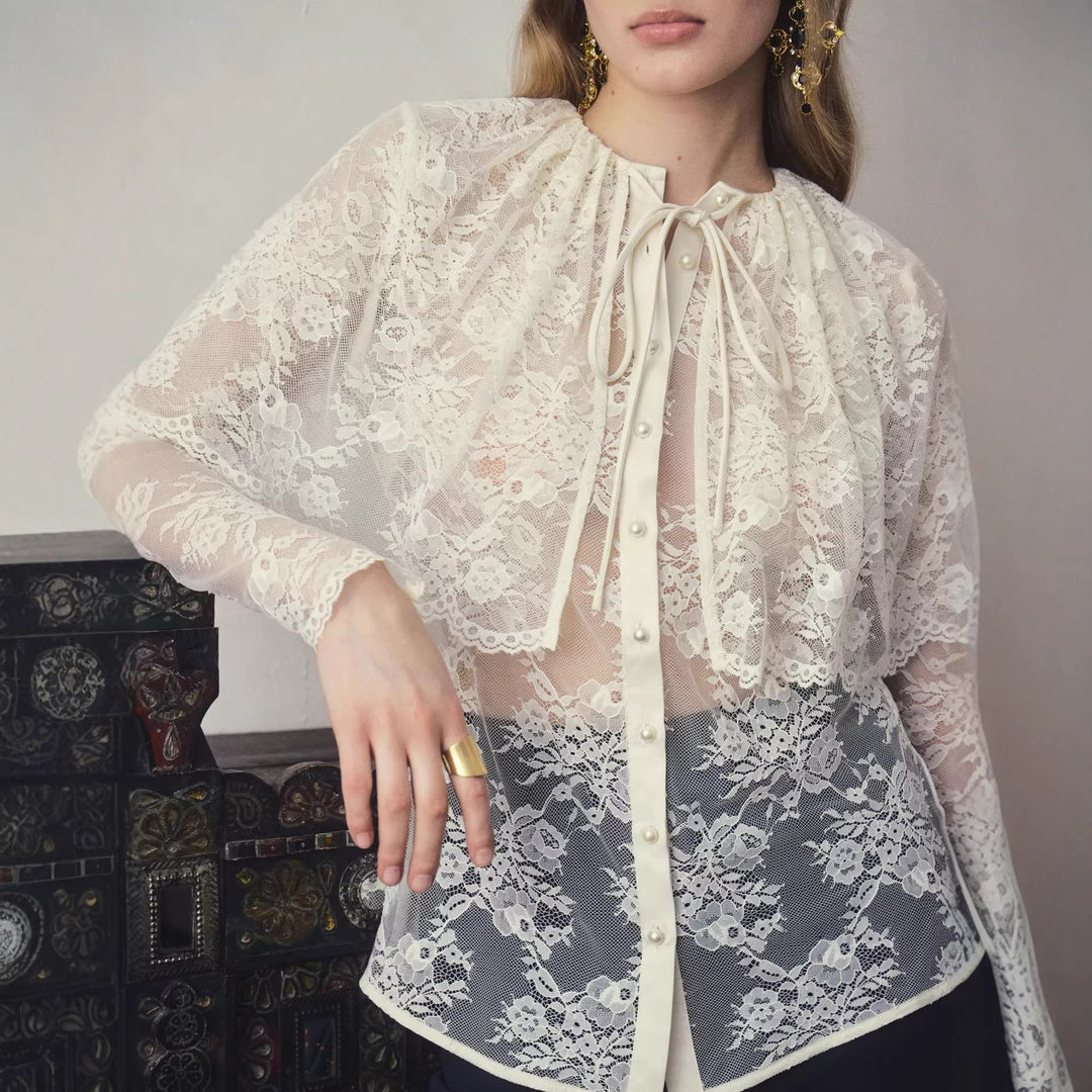 Damen Spitzenbluse mit eleganter Schleifenverzierung und transparenten Einsätzen Echo Archiv