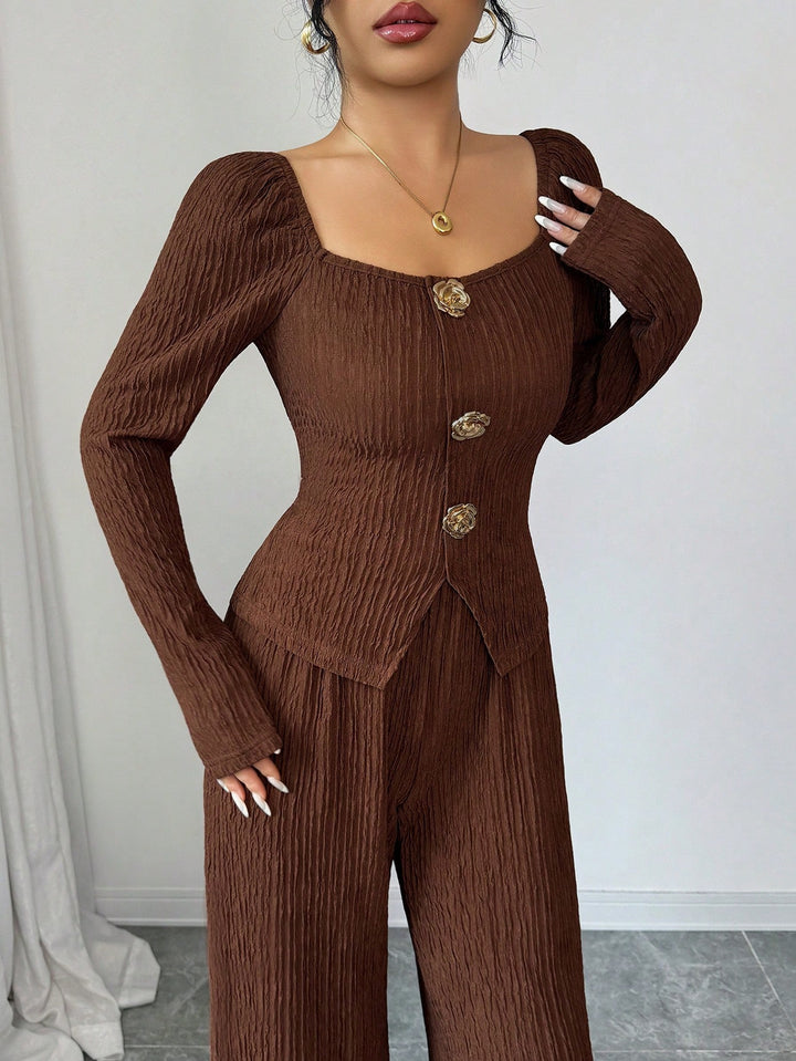 Damen nan tailliertes Blusen- und Hosen-Set aus Crinkle-Plissee mit Puffärmeln und Zierknöpfen Echo Archiv