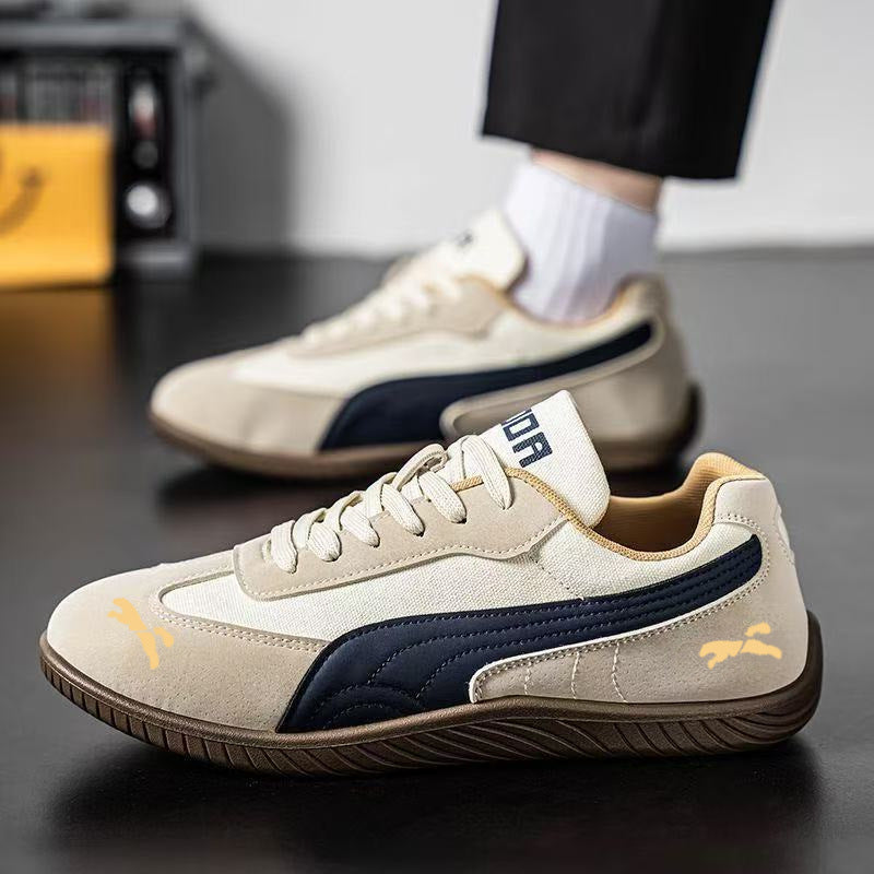 Herren Retro-Lowtop-Sneaker aus Wildlederimitat mit kontrastierendem Seitenstreifen und profilierter Gummisohle Echoarhiv – Norré