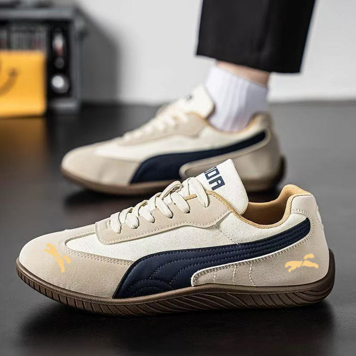 Herren Retro-Lowtop-Sneaker aus Wildlederimitat mit kontrastierendem Seitenstreifen und profilierter Gummisohle Echoarhiv – Norré