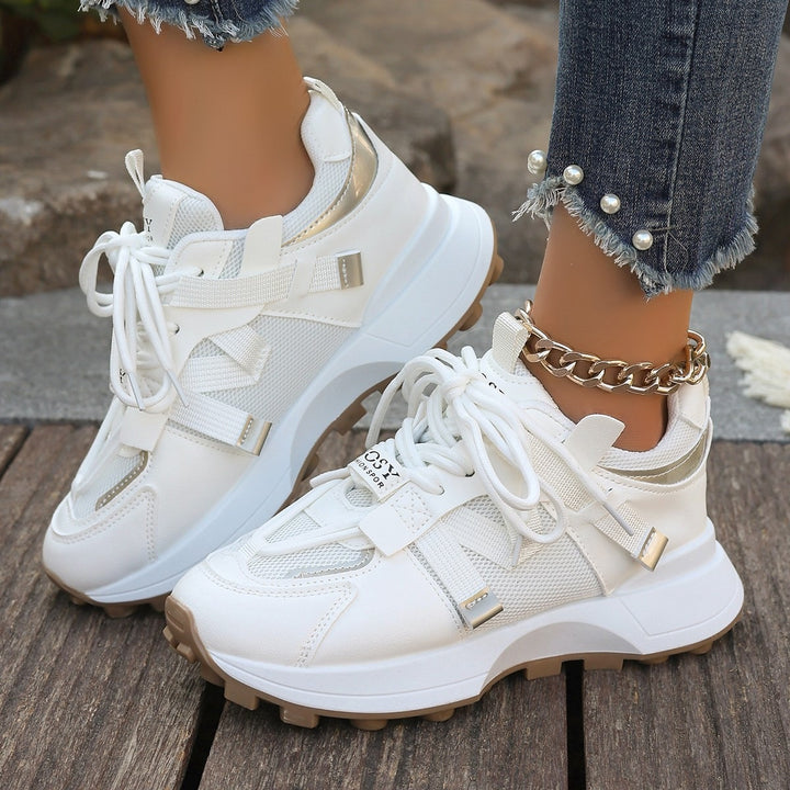 Damen Chunky-Plateau-Sneaker mit atmungsaktivem Mesh und montierten Riemen – Névara