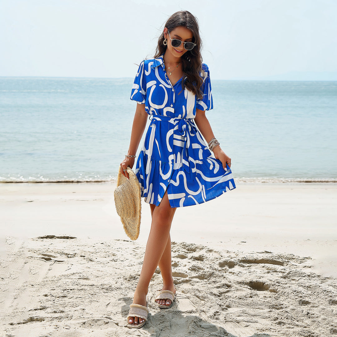 Damen Sommerliches Kleid mit Wellenmuster und Taillengürtel Echo Archiv