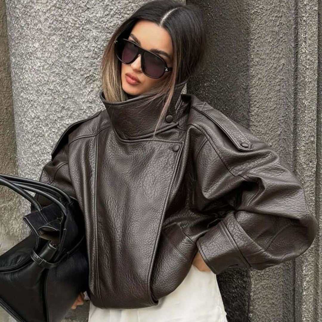 Damen nan oversized Bikerjacke Kunstlederoptik mit hohem Stehkragen, asymmetrischer Druckknopffront, Schulterriegeln und elastischem Saum Echo Archiv