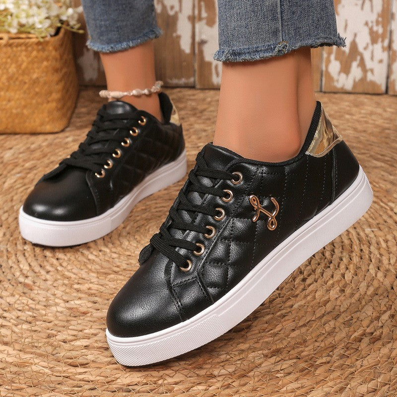 Damen modische Sneakers mit quiltetem Muster und eleganten Details Echo Archiv