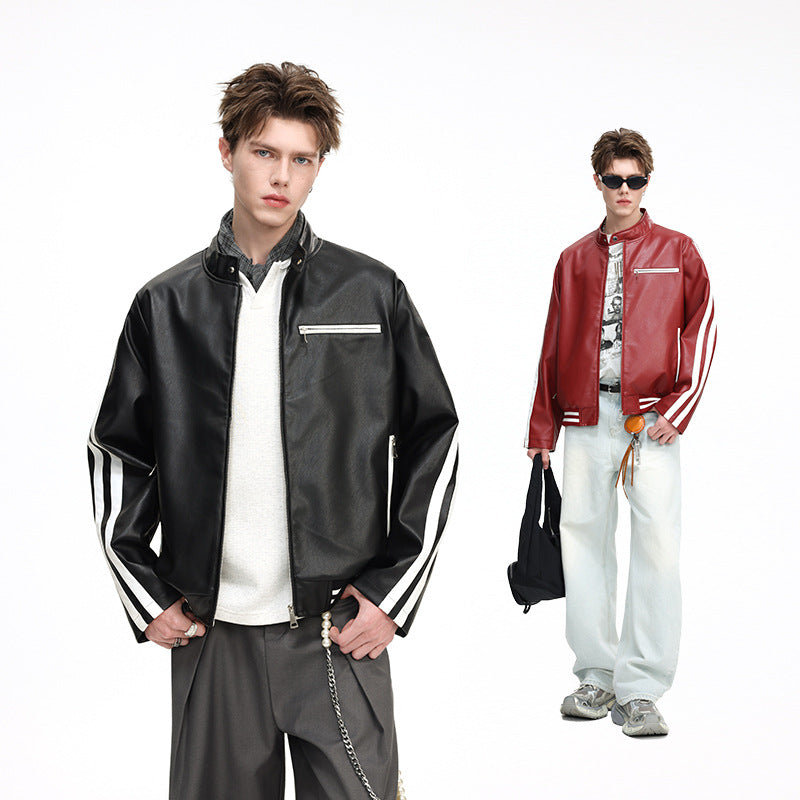 Herren Lederimitat-Collegejacke mit Kontraststreifen, Reißverschlusstaschen und Stehkragen Echo Archiv
