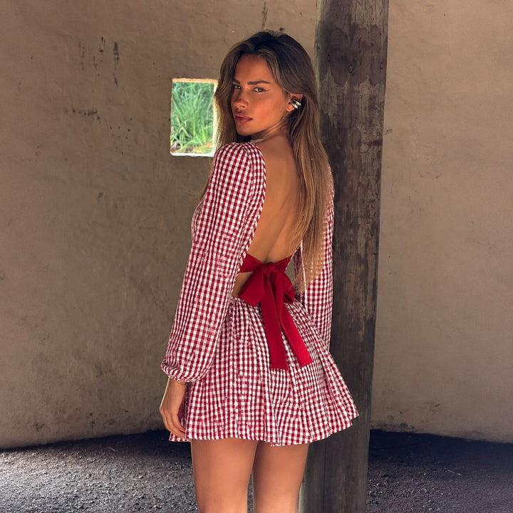 Damen tailliertes Vichy-Minikleid mit langen Ärmeln, figurbetonter Teilungsnaht und voluminöser Rockpartie – Élara