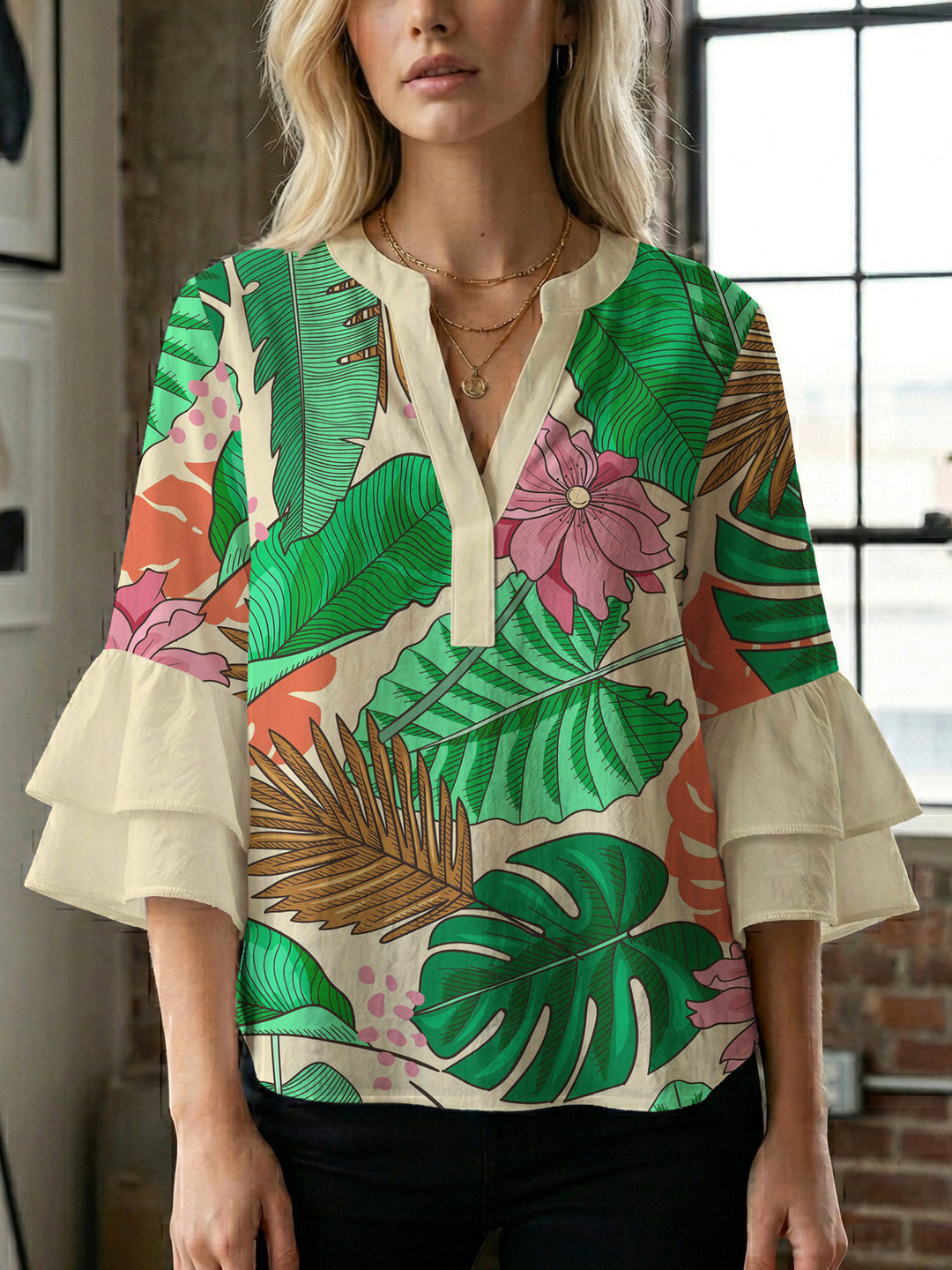 Damen Bluse mit voluminösen Rüschenärmeln und modernem Motiv Echo Archiv