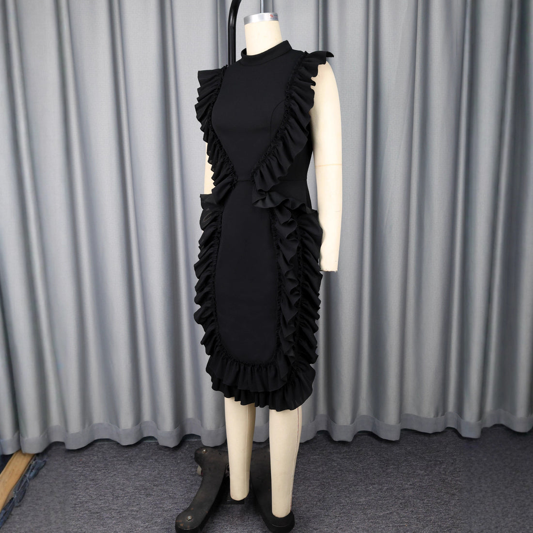 Damen Designer Kleid mit Rüschendetails – Élara