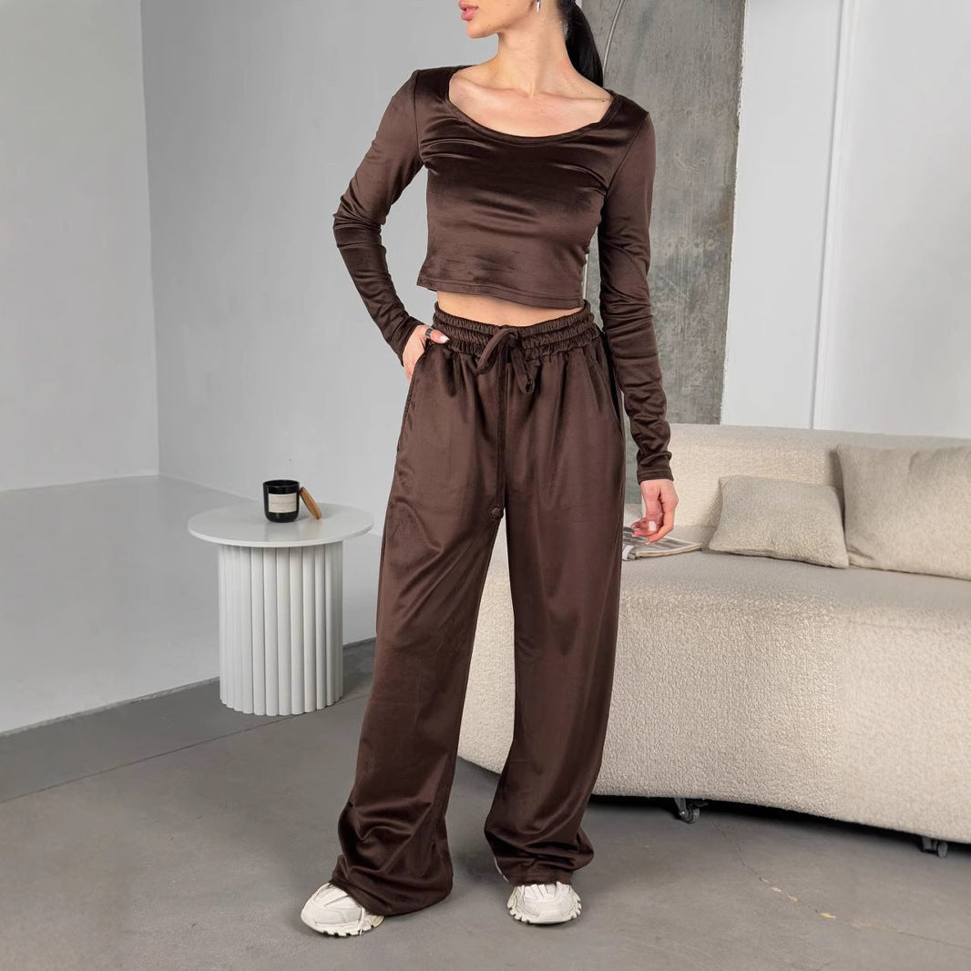 Damen samtiges bauchfreies Langarm-Crop-Top mit weitem Rundhalsausschnitt – Avérine