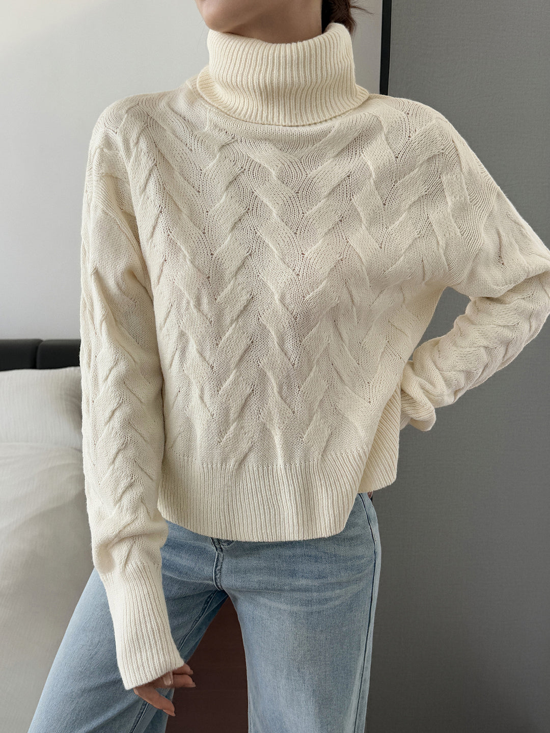 Damen grobstrick Rollkragenpullover mit Zopfstruktur, oversized Schnitt und längeren Ärmeln – Mavelle
