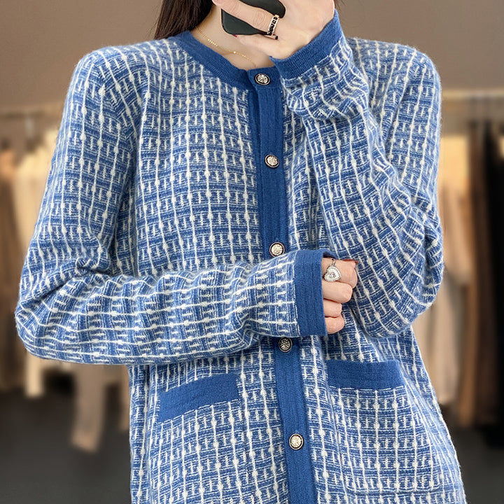 Damen Strickcardigan im Bouclé‑Gittermuster mit Rundhals, Schmuckknopfleiste und aufgesetzten Taschen Echoarchiv