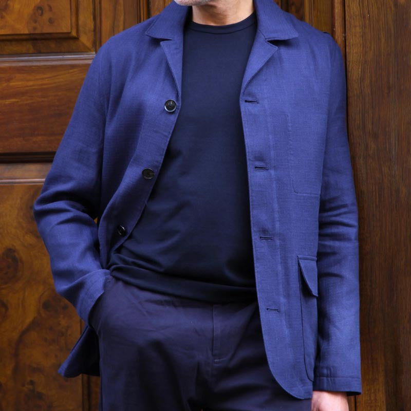 Herren legerer Leinenblazer mit praktischen Taschen und eleganten Knopfdetails Echoarchiv