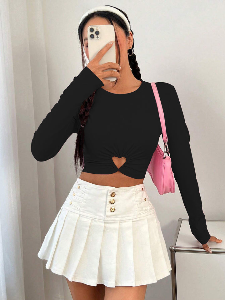 Damen gerafftes Crop-Top mit Herz-Cutout, langärmlig und feiner Rippstruktur – Avérine