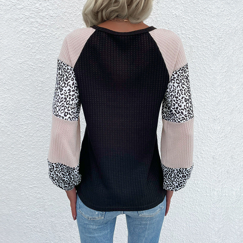 Damen Raglan-Langarmshirt aus Waffeljersey mit Colorblock-Ärmeln und Leoparden-Details Echoarchiv