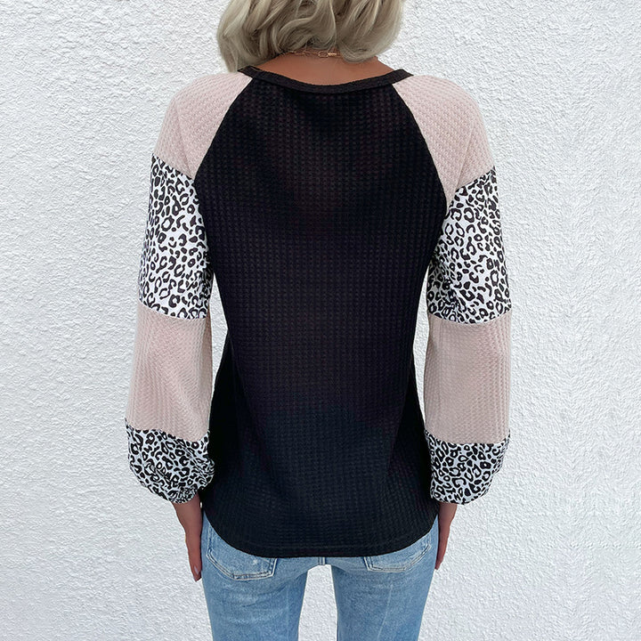 Damen Raglan-Langarmshirt aus Waffeljersey mit Colorblock-Ärmeln und Leoparden-Details Echoarchiv
