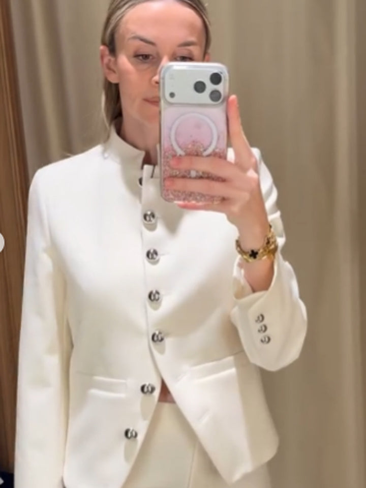 Damen Taillierter Blazer mit Stehkragen und silbernen Schmuckknöpfen Echoarchiv