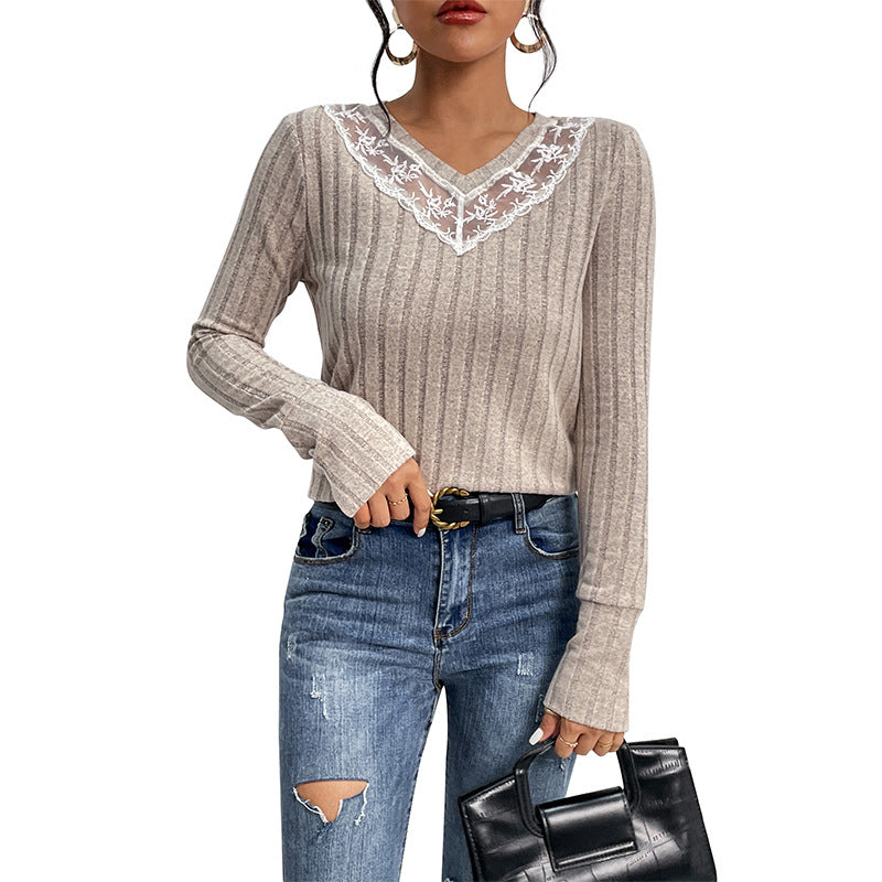 Damen Geripptes Feinstrick-Longsleeve mit V‑Ausschnitt und Spitzenpasse Echoarchiv