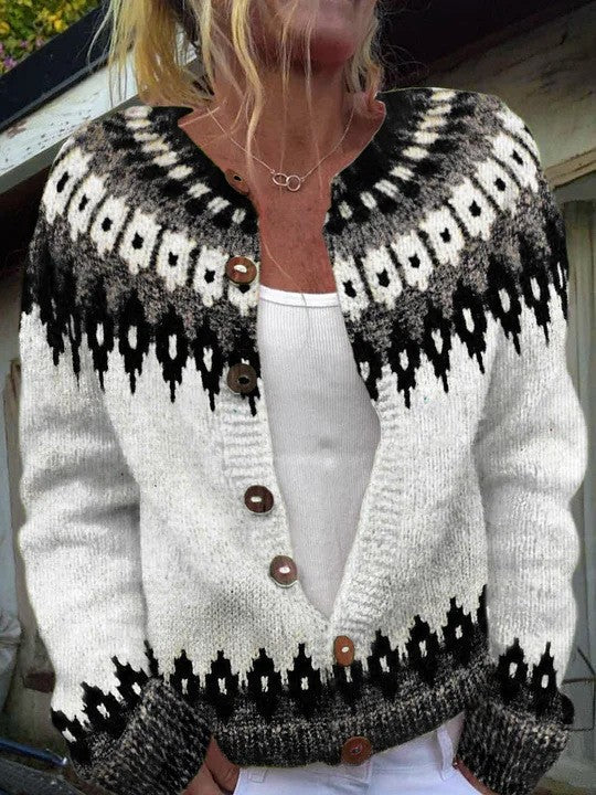 Damen nan gemusterte Strickjacke mit Rundpasse, Holzknöpfen und Eingrifftaschen Echo Archiv