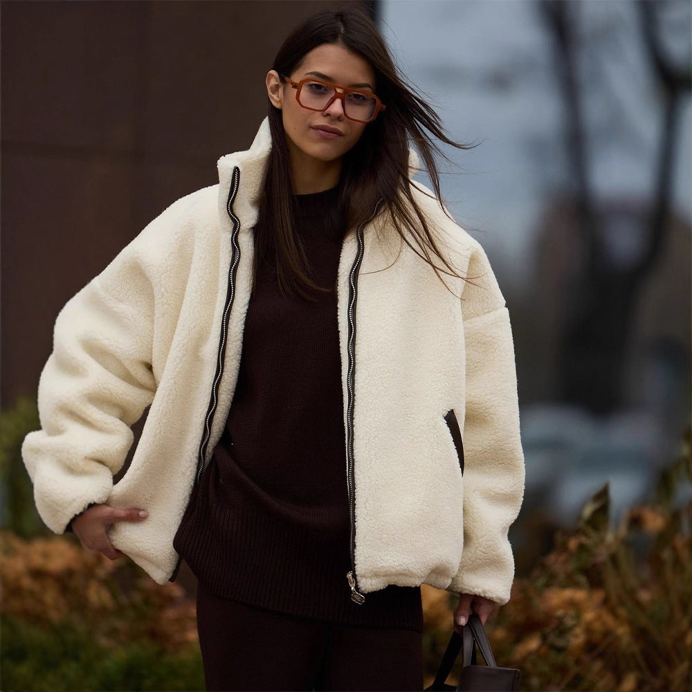 Damen Teddy-Fleece Oversize-Jacke mit hohem Stehkragen, kontrastierter Reißverschlussleiste und Eingrifftaschen Echoarchiv