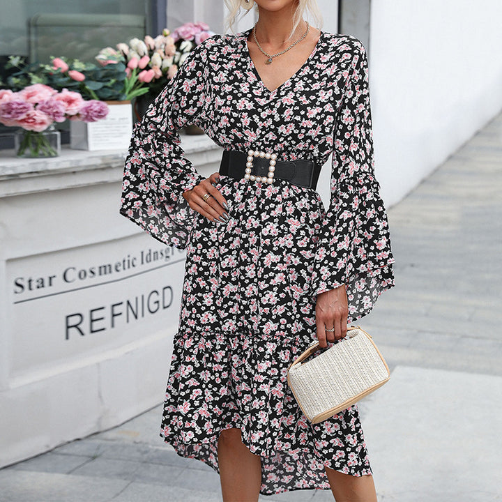 Damen Midikleid im Chiffon‑Look mit floralem Print, V‑Ausschnitt, Glockenärmeln und Stufenvolant – Élara