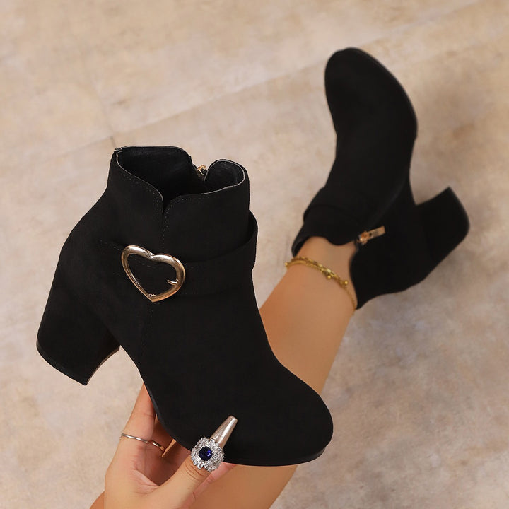 Damen Ankle‑Boots mit Blockabsatz und Herzschnalle Echoarchiv