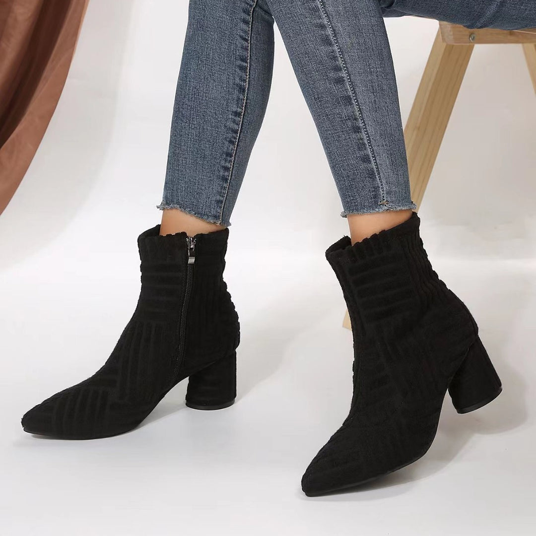 Damen Texturierte Ankle-Boots aus Frottee mit spitz zulaufender Vorderkappe und Blockabsatz Echoarchiv