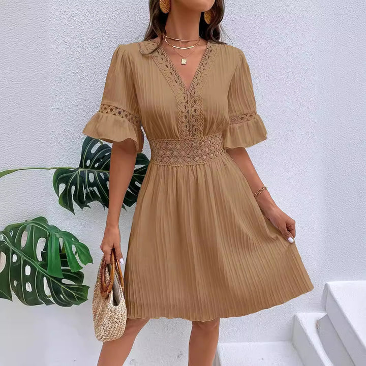 Damen Midikleid mit Plissee, Spitzeneinsatz in der Taille und Volantärmeln Echo Archiv