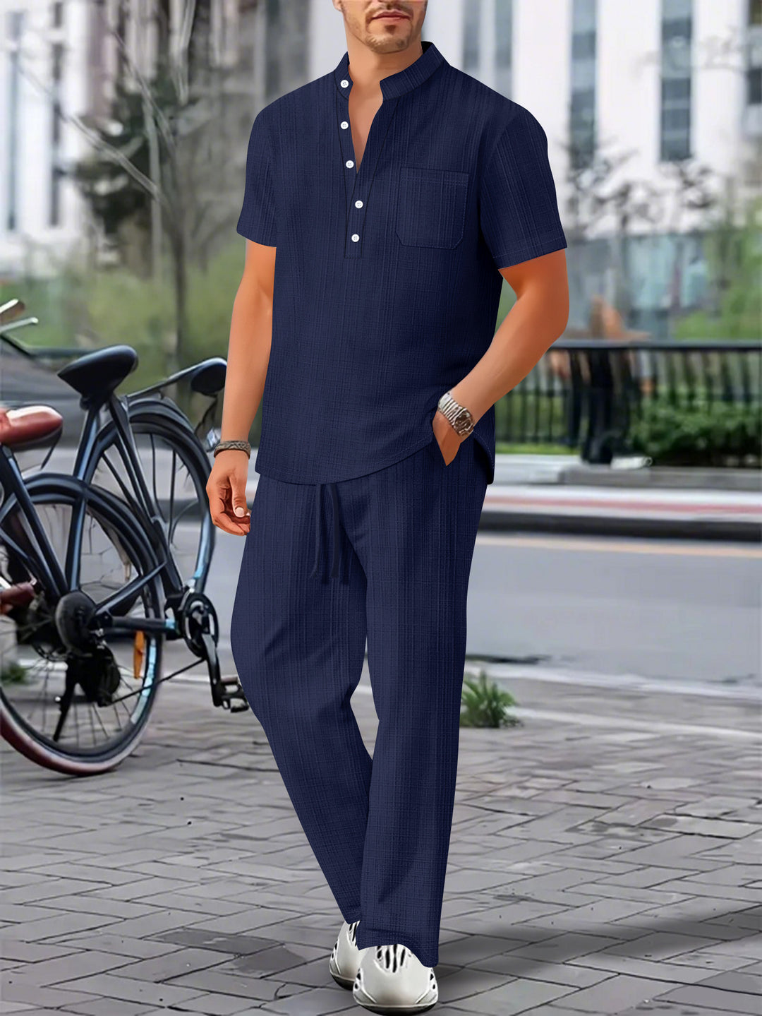 Herren lässiges Freizeit-Outfit mit kurzem Hemd und bequemer Hose Echoarchiv