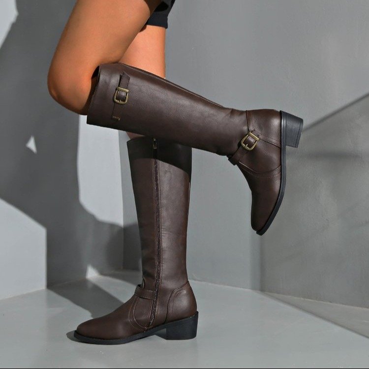 Damen nan kniehohe Reitstiefel mit dekorativen Schnallen und ergonomischem Blockabsatz Echo Archiv