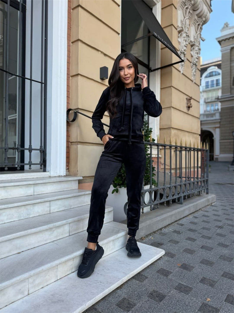 Damen weiches Velours-Lounge-Set mit Kapuzenpullover und tapered Jogginghose – Avérine