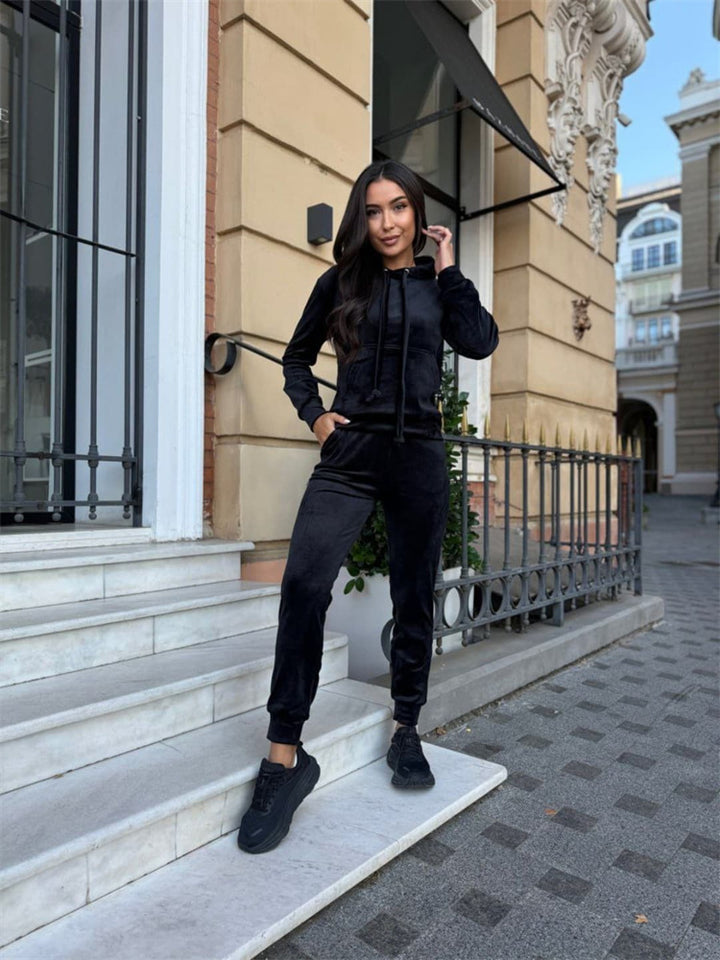Damen weiches Velours-Lounge-Set mit Kapuzenpullover und tapered Jogginghose – Avérine