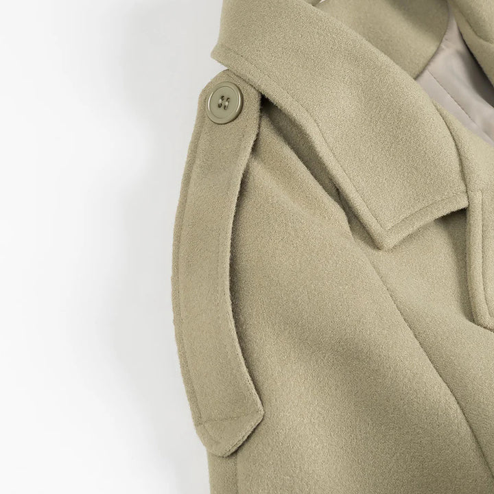 Damen nan maxi Trenchcoat mit doppelreihiger Knopfleiste, Bindegürtel und Epauletten Echo Archiv
