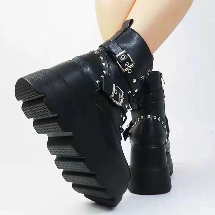 Damen nan knöchelhohe Punk-Plateau-Bikerstiefelette mit doppelten Zierriemen und markanter Profilsohle Echo Archiv