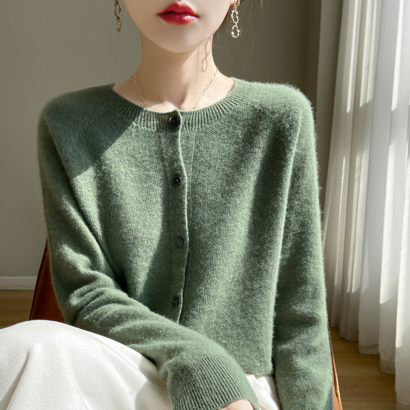 Damen Kurzgeschnittener Feinstrick-Cardigan mit Rundhalsausschnitt und schimmernder Knopfleiste Echoarchiv