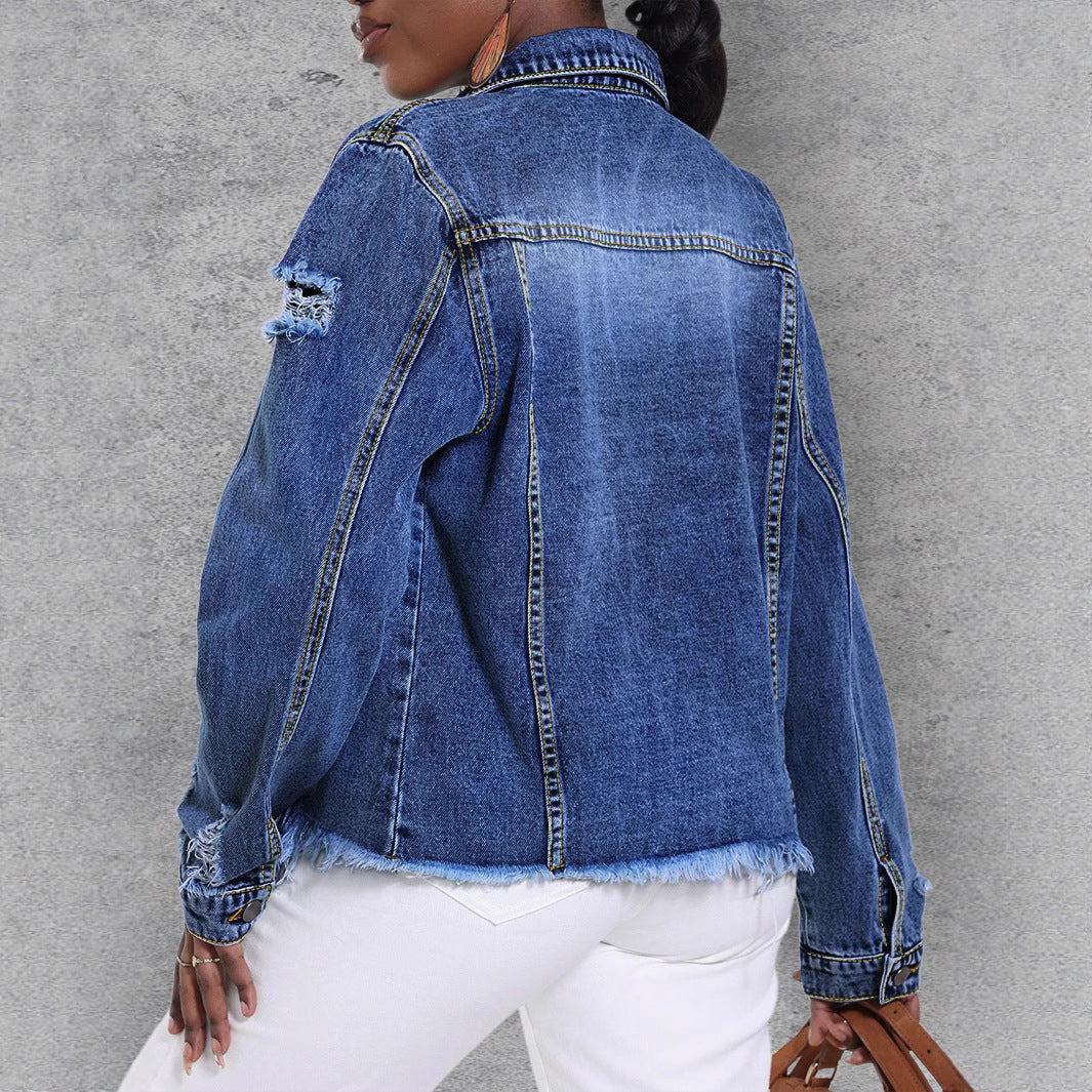 Damen Lässige Denim-Jacke mit Destroyed-Details, aufgesetzten Brusttaschen und ausgefranstem Saum Echo Archiv