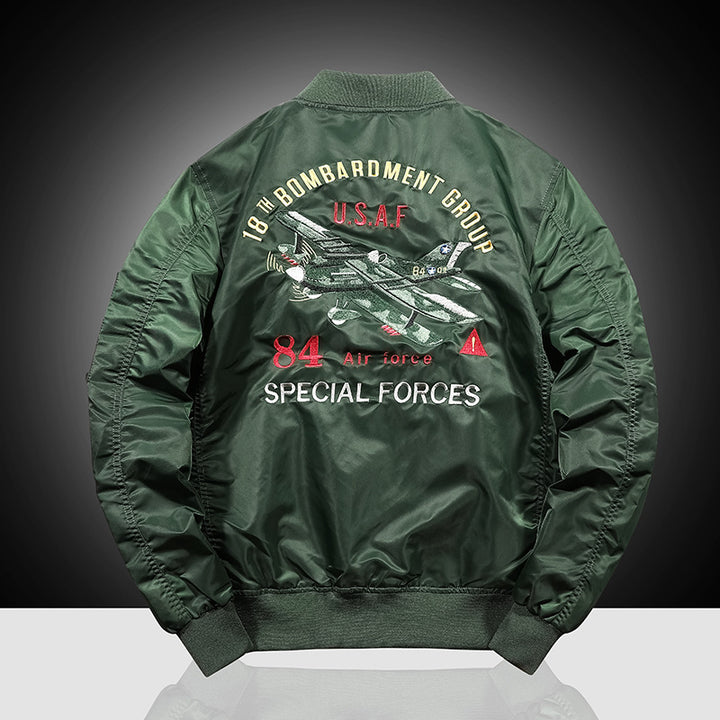 Herren Bomberblouson im Military-Patchstil mit Ärmel-Utilitytasche und geripptem Kragen – Brevano