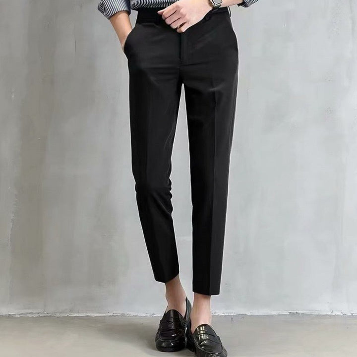 Herren klassische Chino-Hose mit eleganter Passform und subtilen Details Echoarchiv
