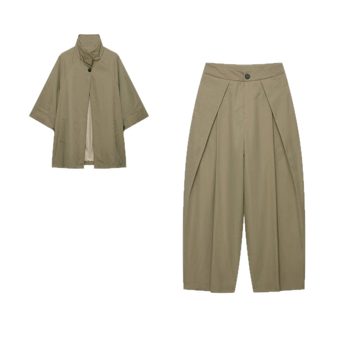 Damen Zweiteiler Kurzcape-Jacke mit Stehkragen und hochtaillierter Plissee-Culotte Echo Archiv
