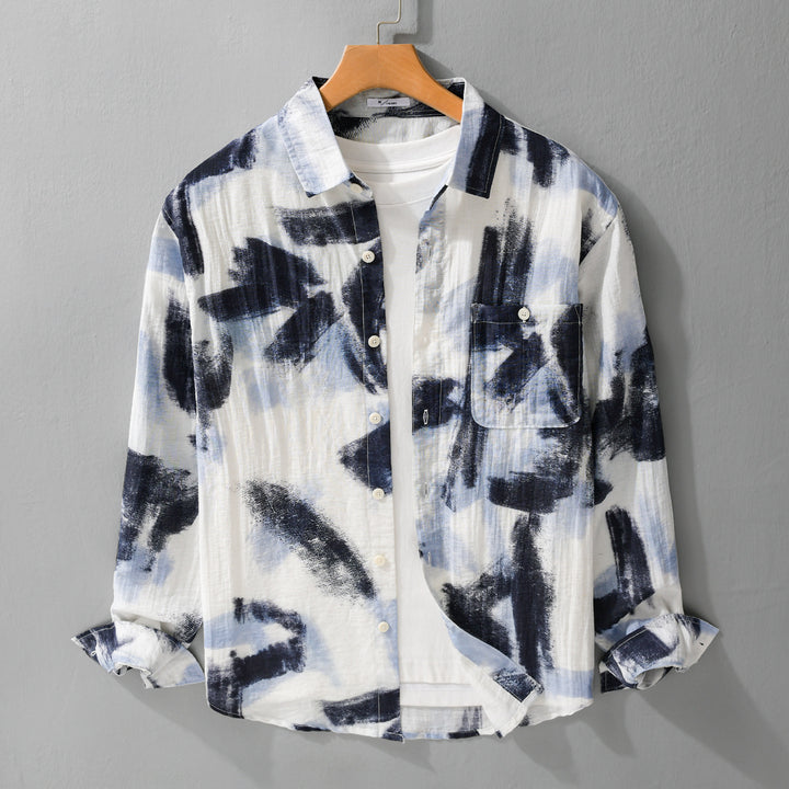 Herren Langarm-Hemdjacke mit abstraktem Pinselprint und feiner Crinkle‑Struktur Echoarchiv