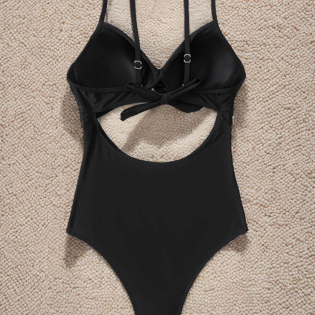 Damen Einteiliger Badeanzug mit modernem Cut-Out und elegantem Wickeldesign – Maréssa
