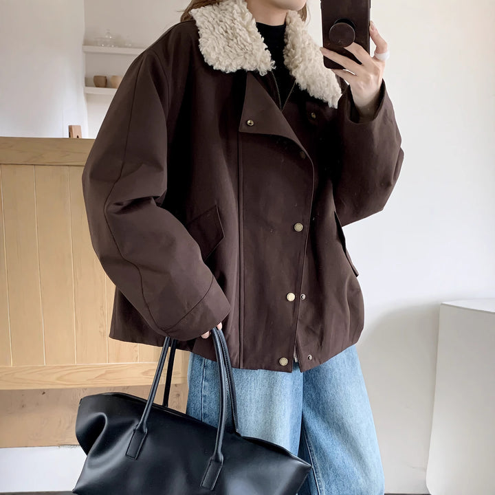 Damen Oversize-Utilityjacke mit hohem Teddykragen und Druckknopfleiste Echoarchiv