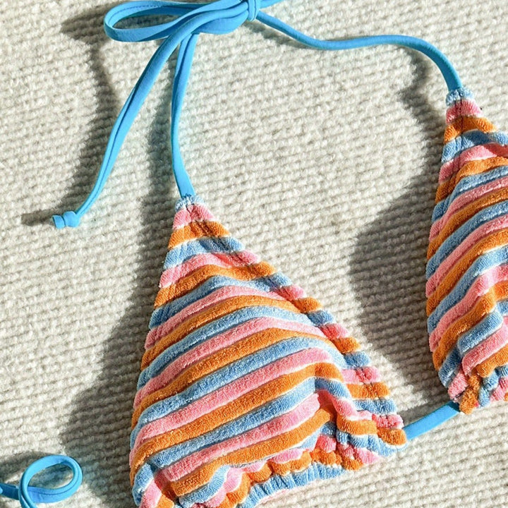 Damen Bikinimodell mit verspieltem Streifenmuster Echo Archiv