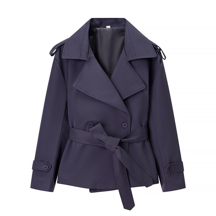 Damen nan kurzer taillierter Trenchcoat mit Bindegürtel, großem Revers und Manschettenriegel Echo Archiv