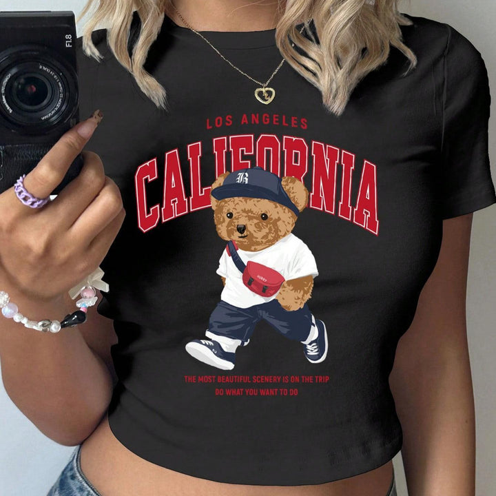 Damen Crop-T-Shirt mit verspieltem Bärenmotiv und modischem Schriftzug Echo Archiv