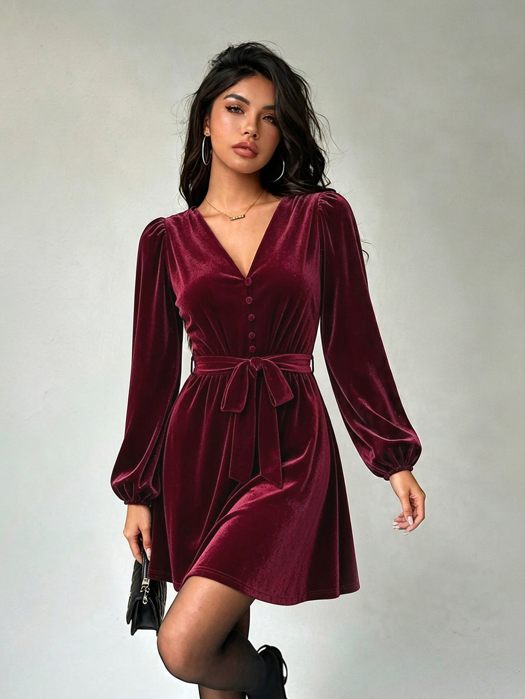 Damen elegantes Samt-Minikleid mit V-Ausschnitt Knopfleiste Ballonärmeln und Taillengürtel – Élara